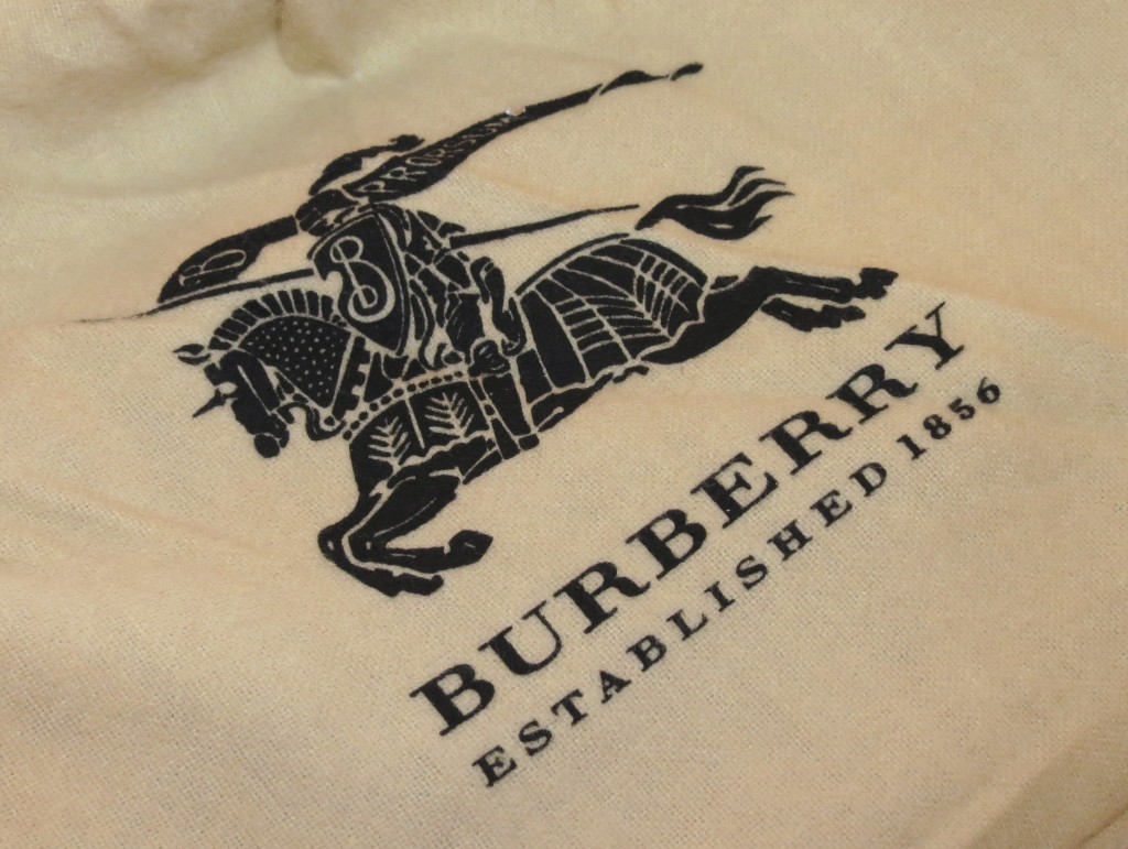 Burberry Haymarket Check Folding Wristlet Photos & Review