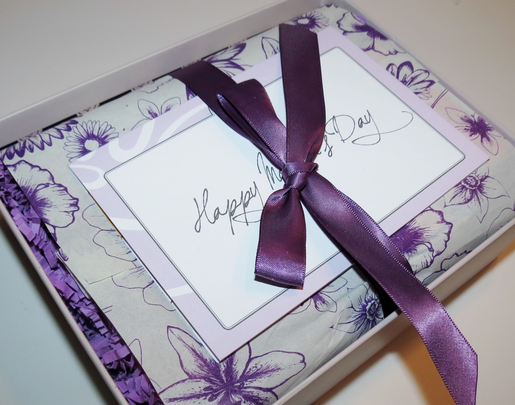 Mother’s Day 2013 GlossyBox Swatches, Photos & Review – Special Edition